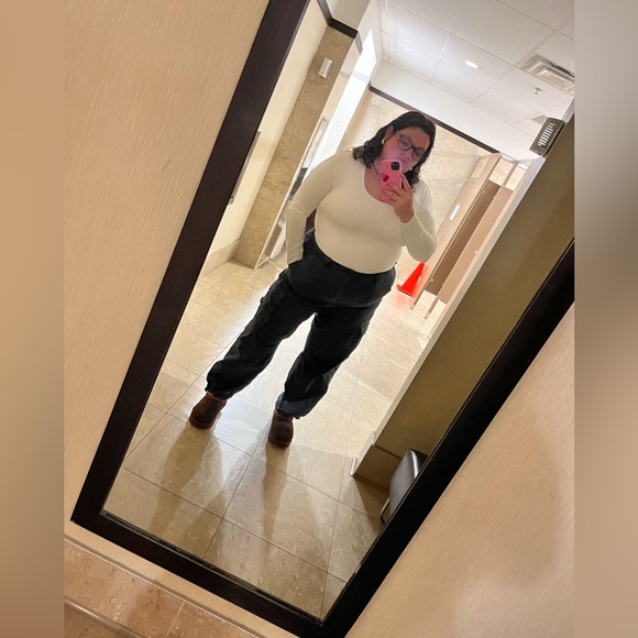 Meet your Posher, Amanda - Picture 2 of 3